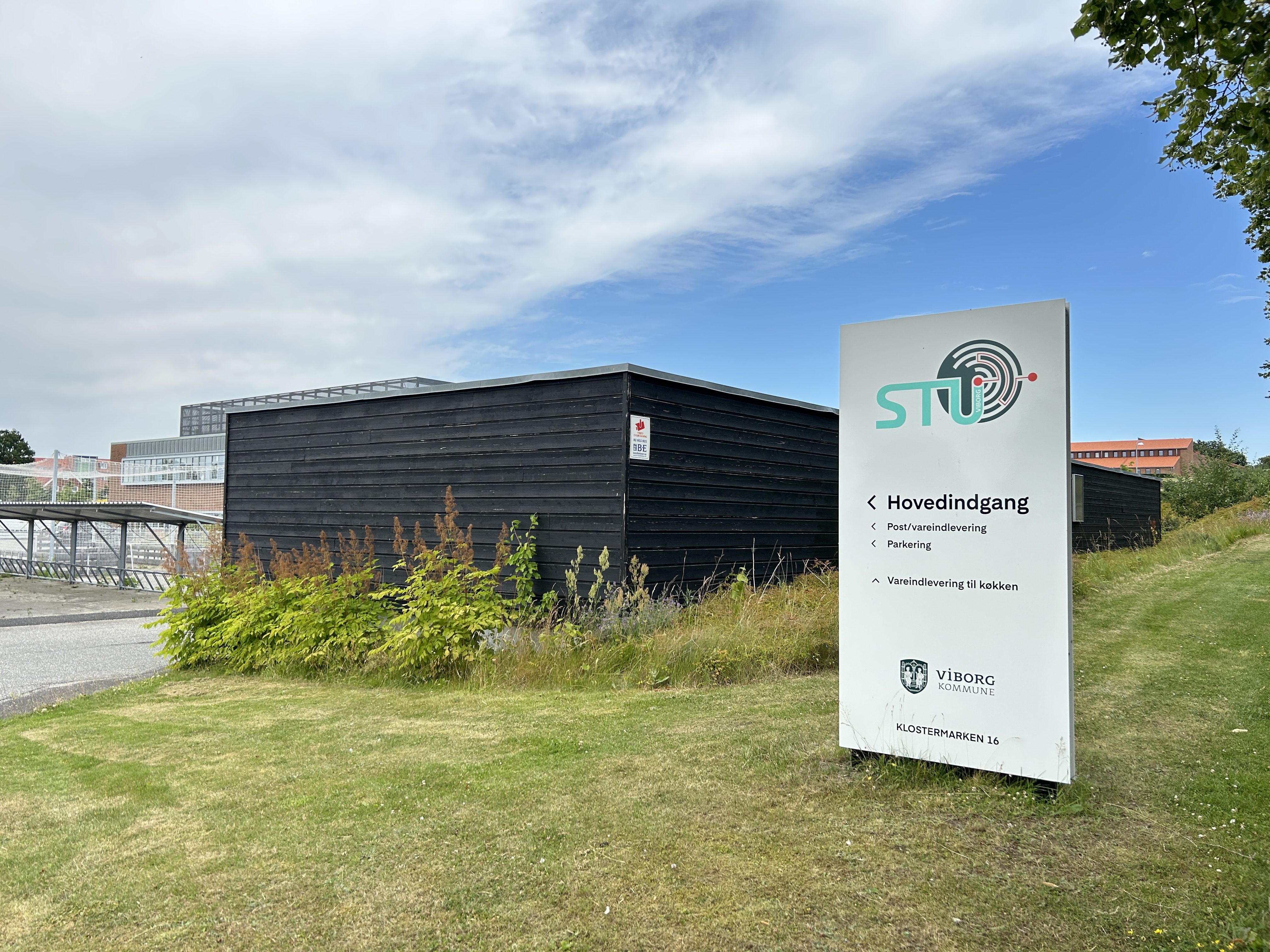 STU hovedindgang Skilt