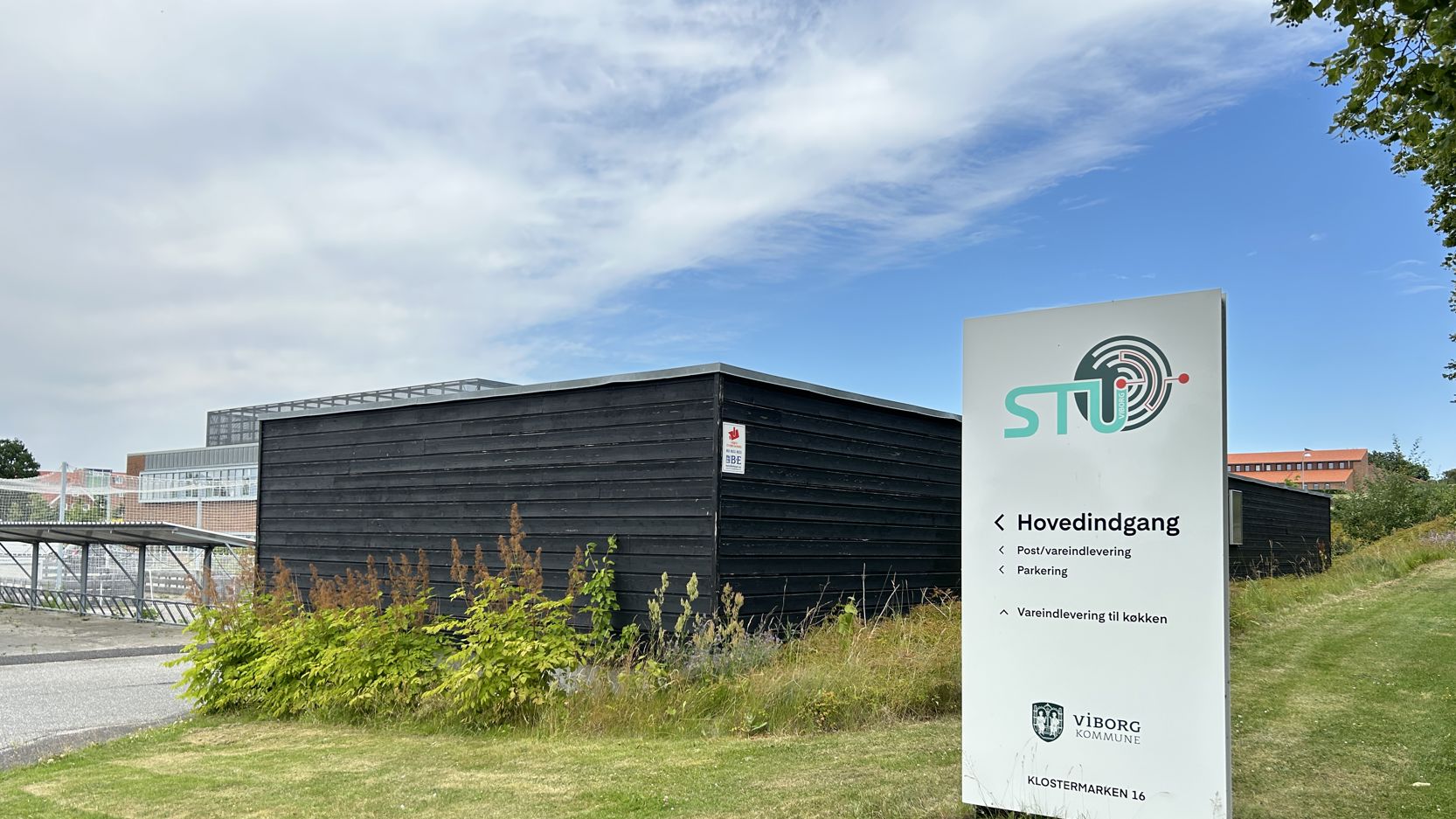 STU hovedindgang Skilt